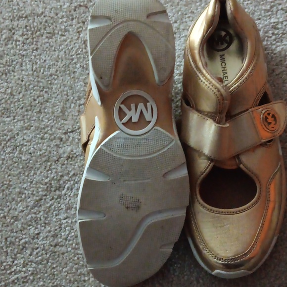 Shoes - Picture 4 of 4